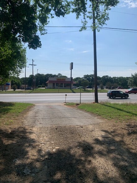 833 Boyd Rd, Azle, TX à vendre - Photo du bâtiment - Image 3 de 5