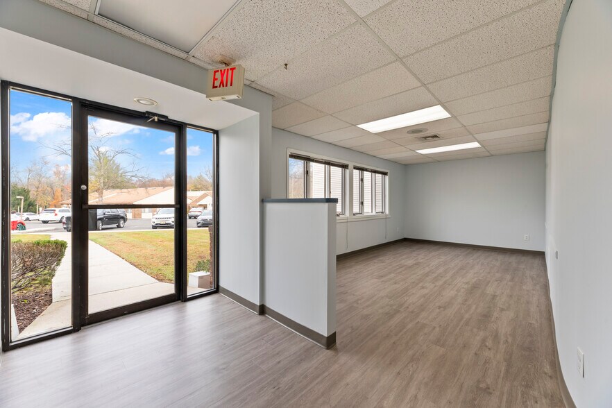 F1 Brier Hill Ct, East Brunswick, NJ for lease - Building Photo - Image 2 of 16