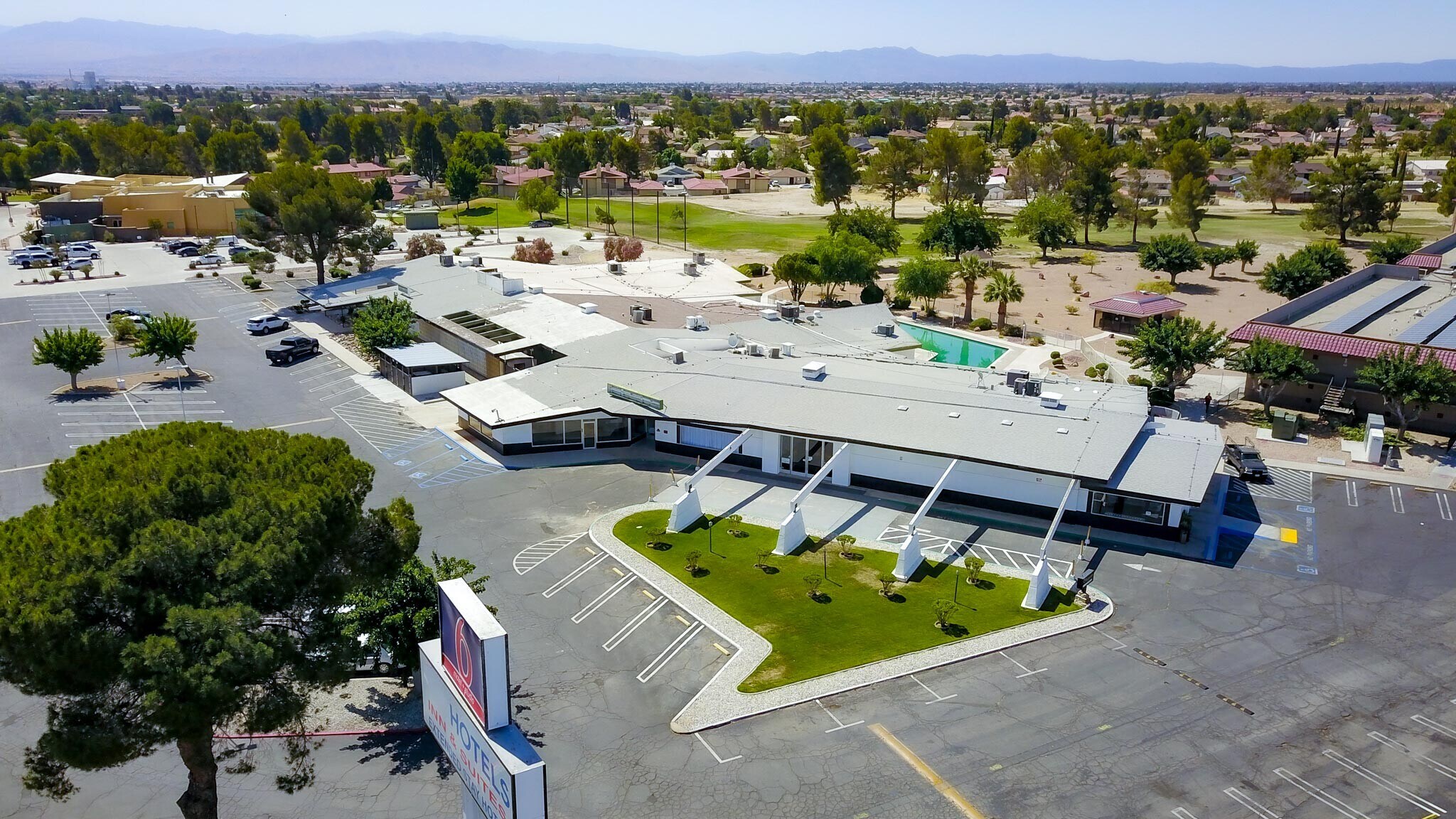 14173 Green Tree Blvd, Victorville, CA for lease Primary Photo- Image 1 of 3
