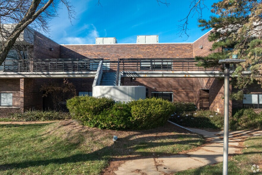 1145 Corporate Lake Dr, Creve Coeur, MO à louer - Photo du bâtiment - Image 3 de 3