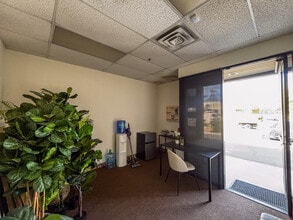 77-775 Jackal Dr, Palm Desert, CA for lease Lobby- Image 2 of 11