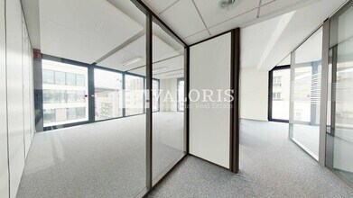 8 Rue Maurice Moissonnier, Vaulx-en-Velin for lease Interior Photo- Image 2 of 7