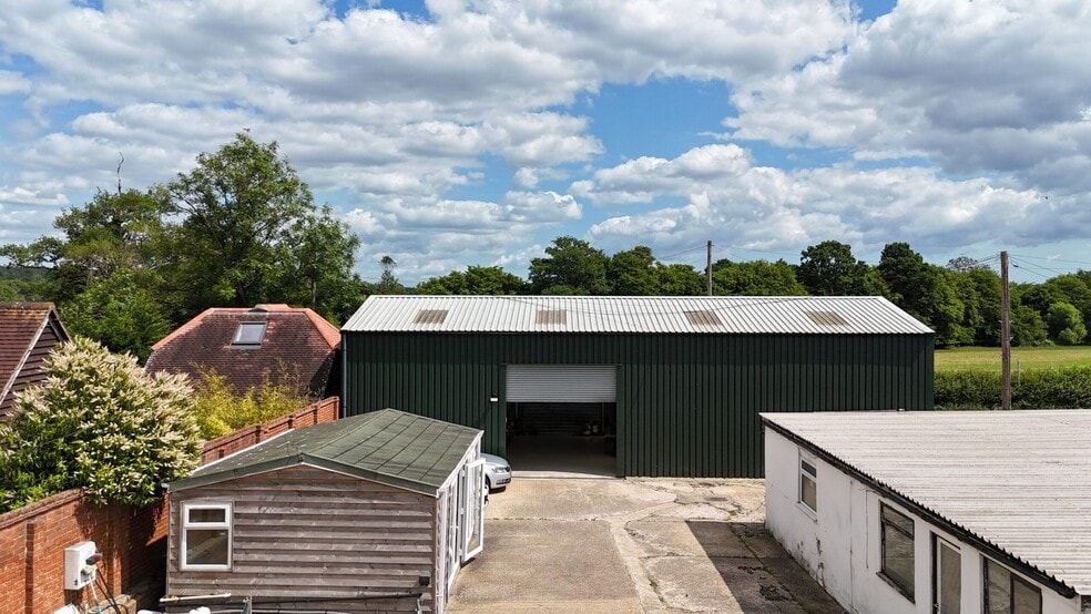 Bognor Rd, Horsham à louer - Photo du bâtiment - Image 2 de 7