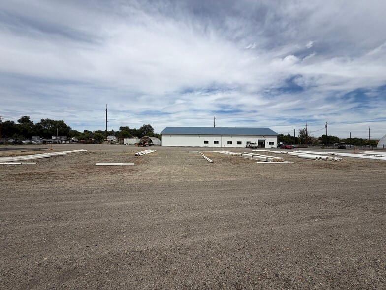 1130 Buena Rd, Zillah, WA for lease - Primary Photo - Image 1 of 6