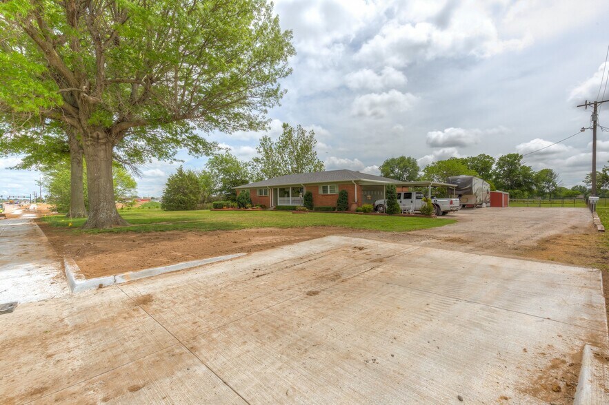 12520 E 116th St N, Collinsville, OK à vendre - Photo du bâtiment - Image 2 de 21