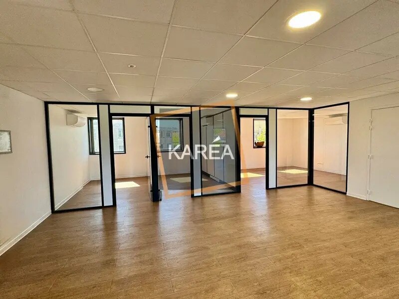 Office in Mareuil-lès-Meaux for lease Interior Photo- Image 1 of 6