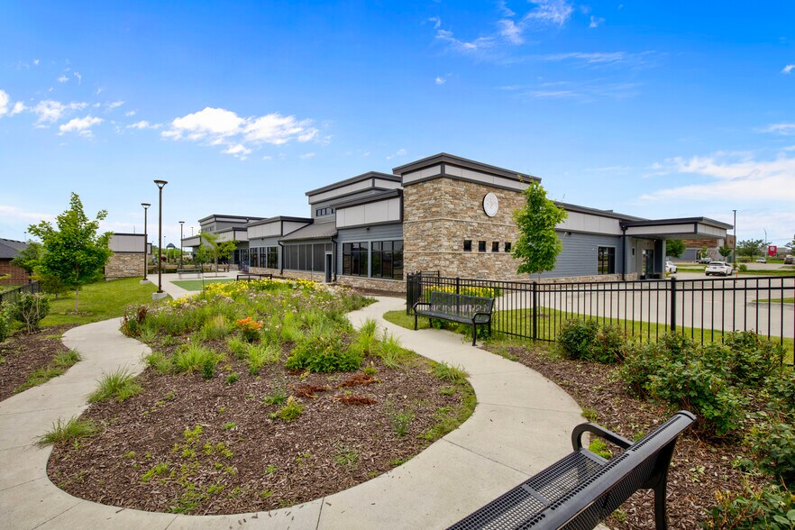 801 NE Venture Dr, Waukee, IA à louer - Photo du bâtiment - Image 2 de 14