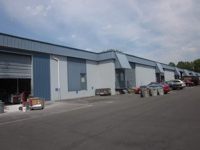 9380 SW Tigard St, Portland, OR à louer - Photo du bâtiment - Image 2 de 8