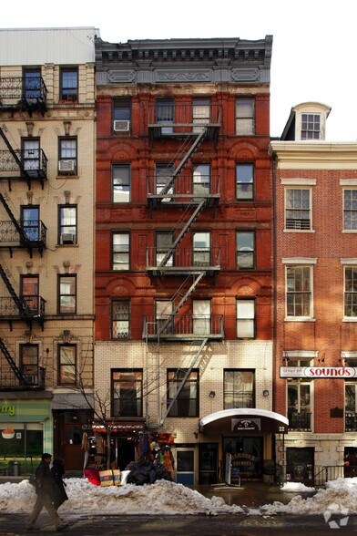 22 St Marks Pl, New York, NY à louer - Photo du bâtiment - Image 1 de 11