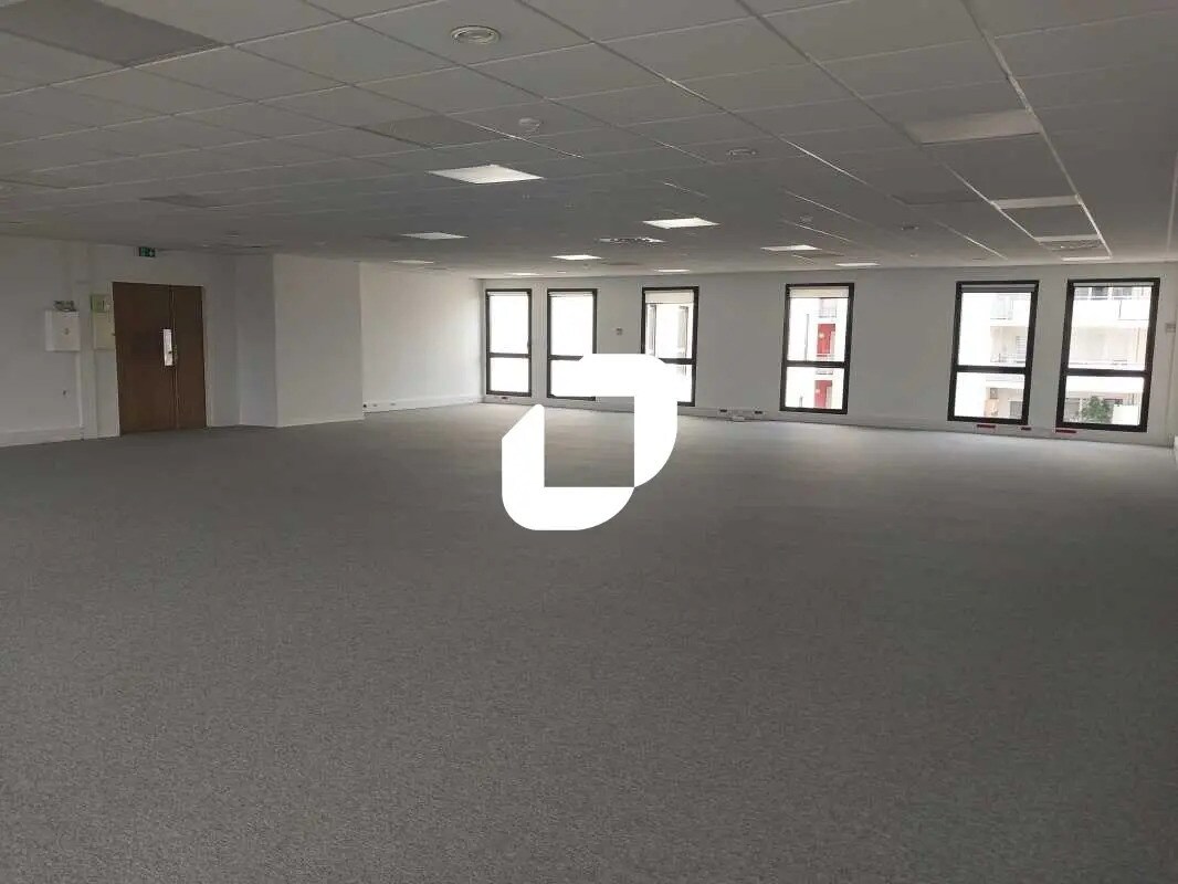 Office in Nîmes for lease Interior Photo- Image 1 of 17