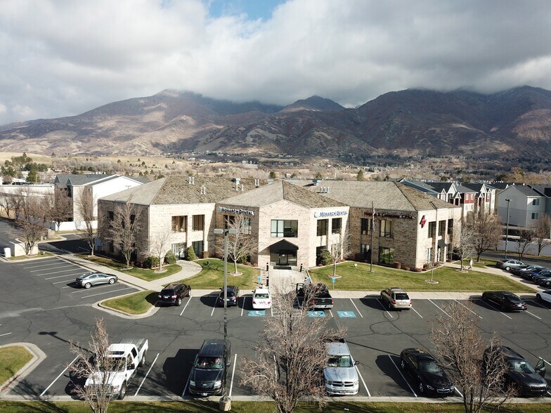 5926 S Fashion Pointe Dr, South Ogden, UT à louer - Photo du bâtiment - Image 3 de 4