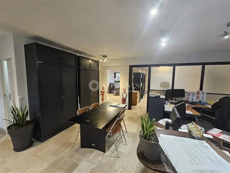 Office in Fontenay-sous-Bois for lease - Interior Photo - Image 1 of 9
