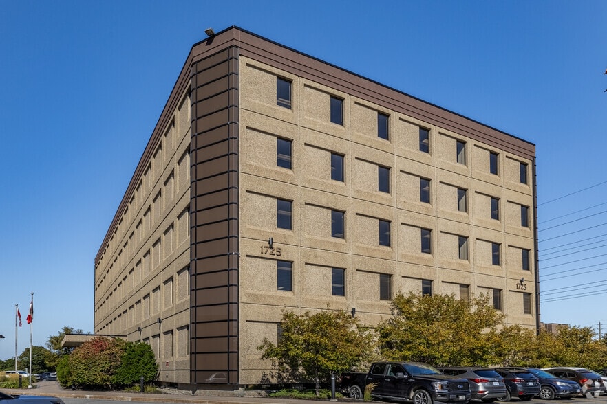 1725 Woodward Dr, Ottawa, ON for lease - Building Photo - Image 3 of 3