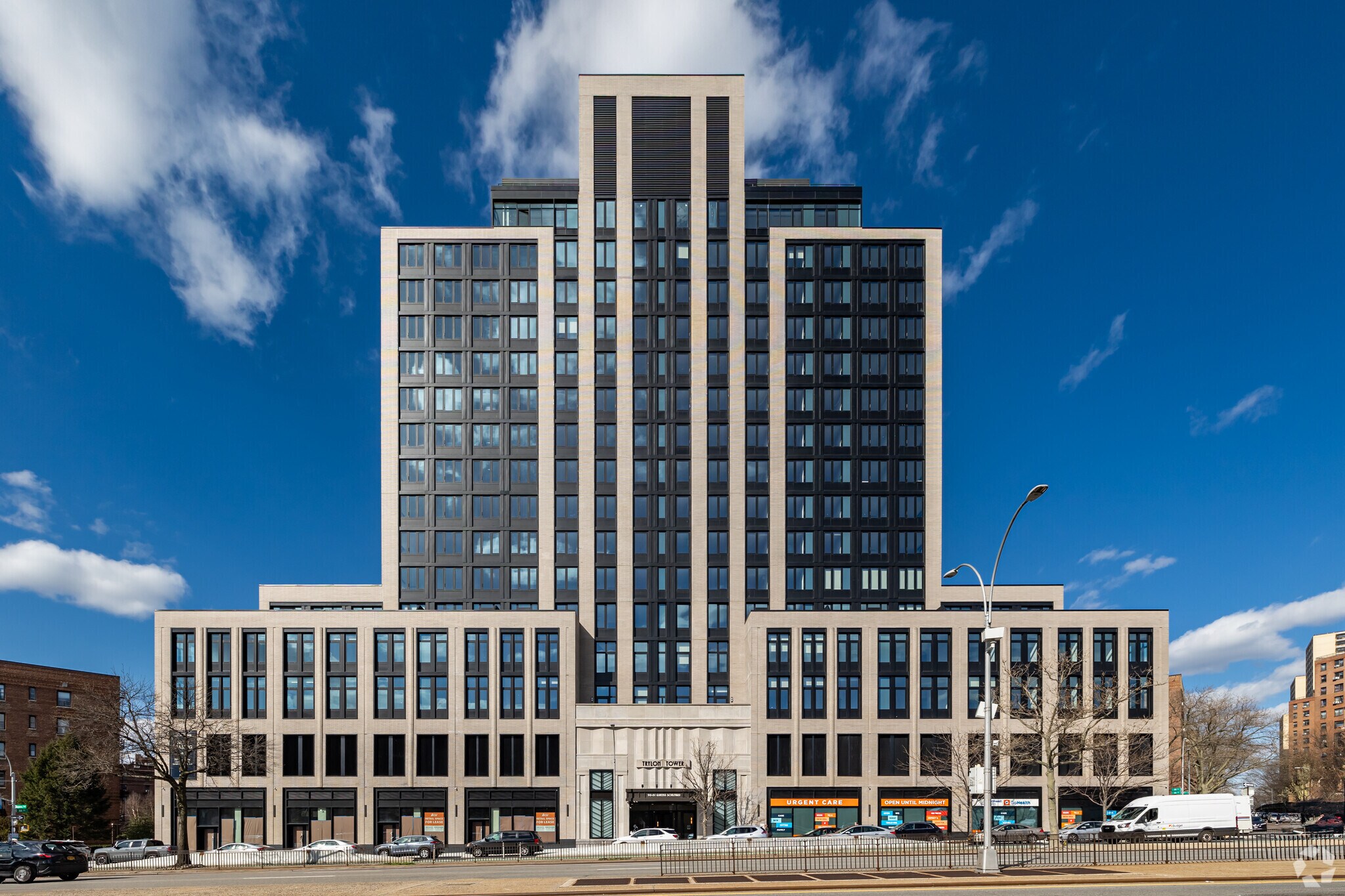 9885 Queens Blvd, Rego Park, NY à louer Photo principale- Image 1 de 9