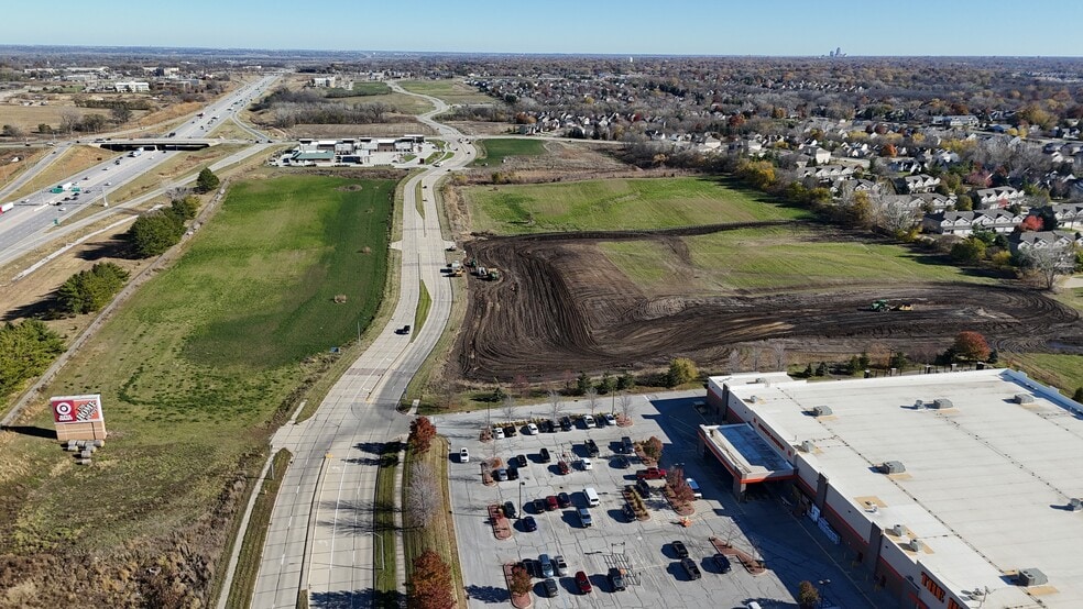 Plum Dr, Urbandale, IA for sale - Building Photo - Image 2 of 7