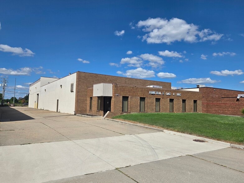 21391 Carlo Dr, Clinton Township, MI for sale - Building Photo - Image 1 of 8