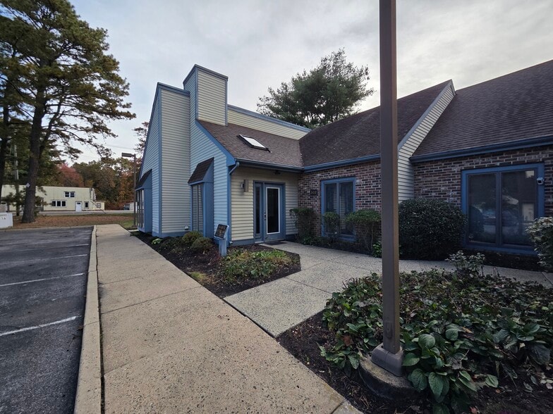 146 Lakeview Dr S, Gibbsboro, NJ for sale - Building Photo - Image 3 of 4