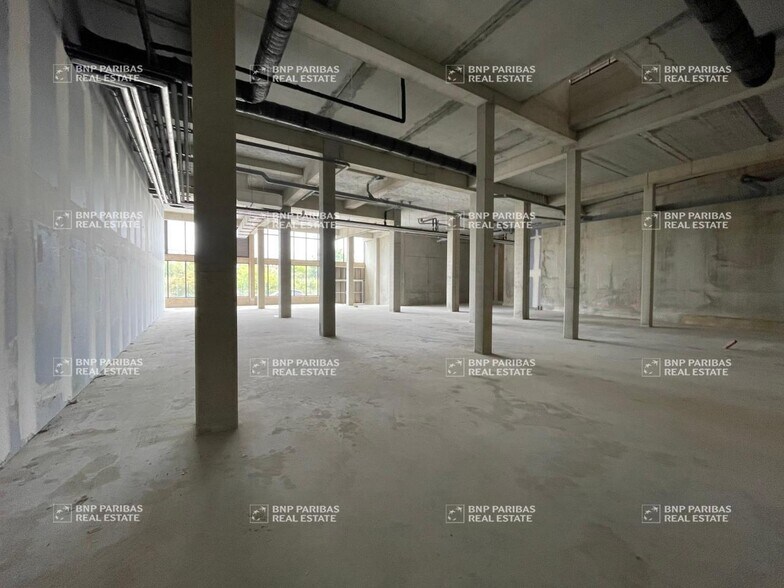 Flex in Bordeaux for sale - Interior Photo - Image 2 of 14
