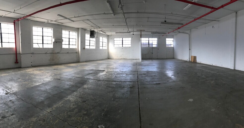 8902 Foster Ave, Brooklyn, NY for lease - Interior Photo - Image 2 of 11
