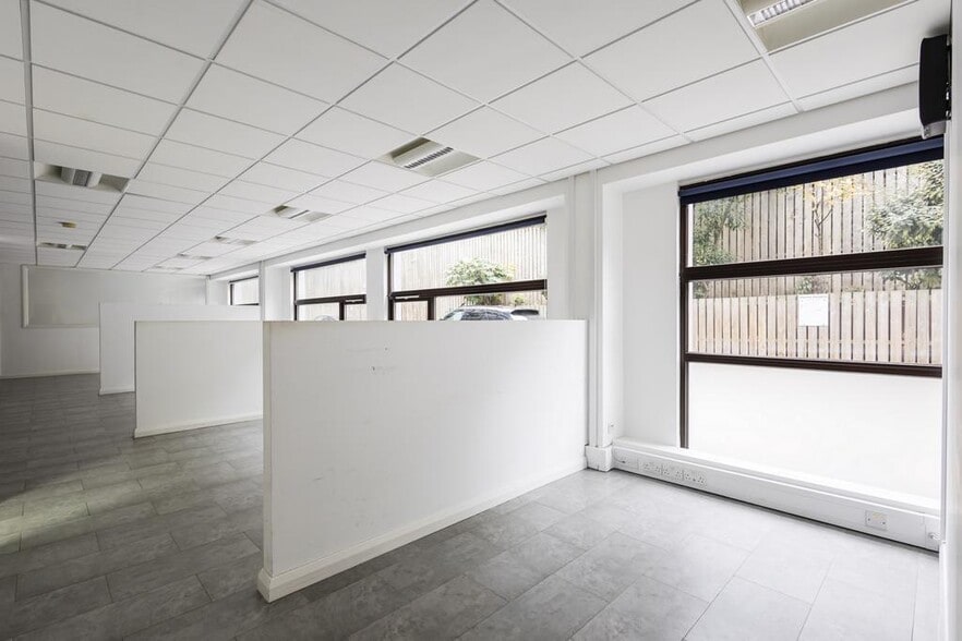 3 Addison Bridge Pl, London for lease - Building Photo - Image 3 of 38