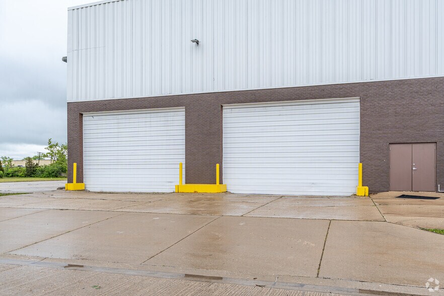 520 Thomas Dr, Bensenville, IL à louer - Photo du bâtiment - Image 2 de 5