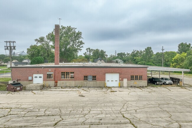 Plus de détails pour 947 E Clinton St, Freeport, IL - Industriel aux enchères