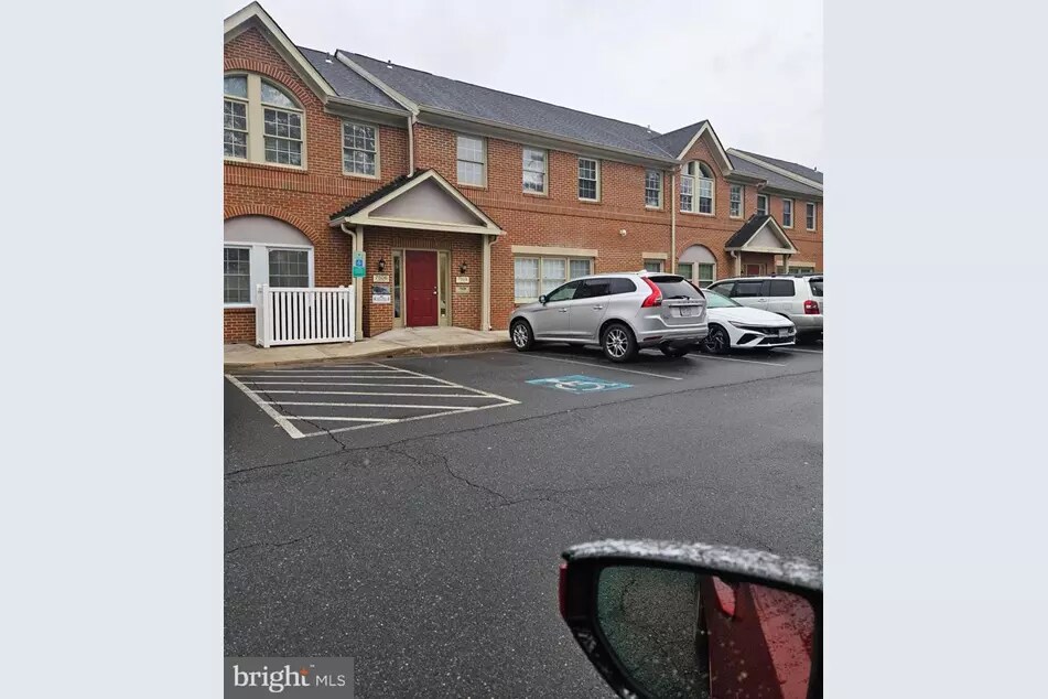 7500-7516 Diplomat Dr, Manassas, VA à louer Photo principale- Image 1 de 18
