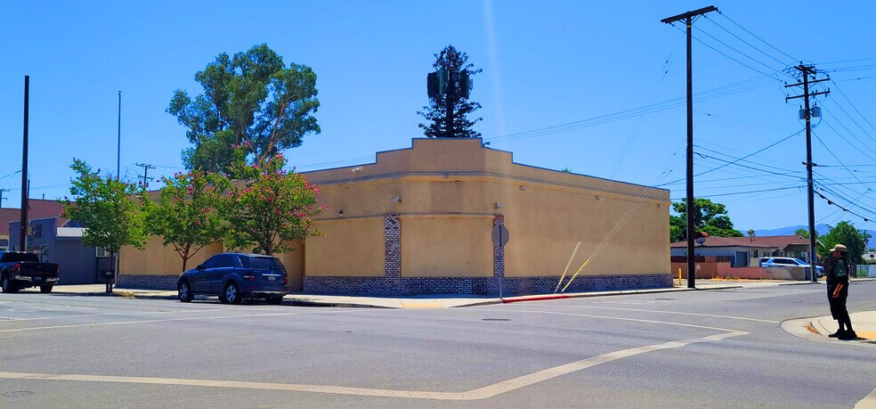 300 E Main St, San Jacinto, CA à vendre - Photo du bâtiment - Image 2 de 14