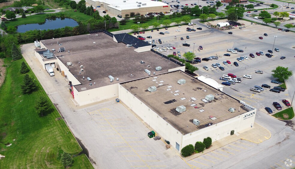 255 Collins Rd NE, Cedar Rapids, IA for lease - Primary Photo - Image 1 of 4