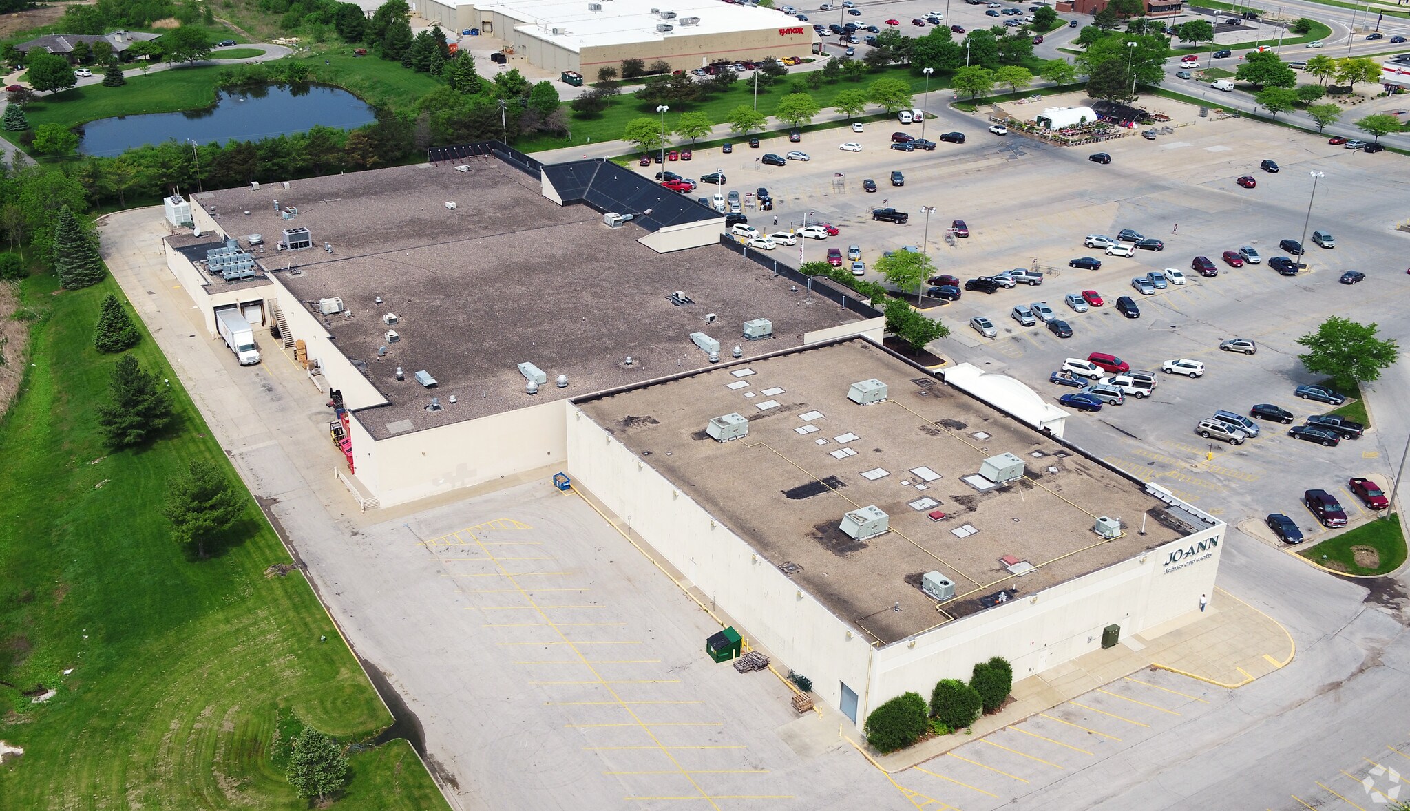 255 Collins Rd NE, Cedar Rapids, IA for lease Primary Photo- Image 1 of 5