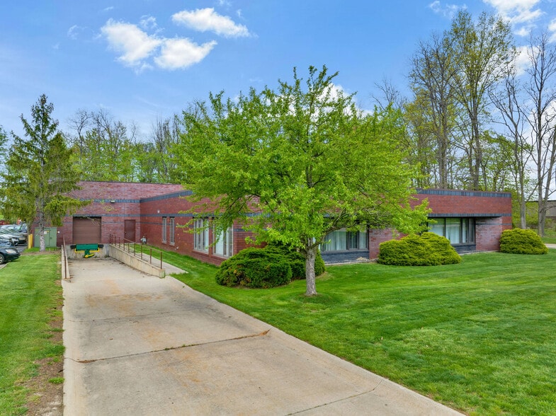 38227 Western Pky, Willoughby, OH for lease - Building Photo - Image 2 of 19