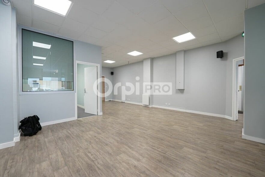 67 Ter Rue De Marseille, Lyon for sale - Interior Photo - Image 2 of 12