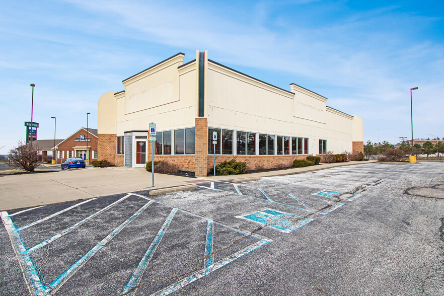 9701-9791 Vista Way, Garfield Heights, OH à louer - Photo du bâtiment - Image 3 de 6