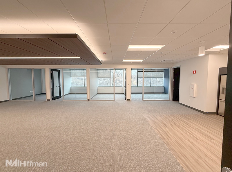 535 E Diehl Rd, Naperville, IL à louer Photo intérieure- Image 1 de 5