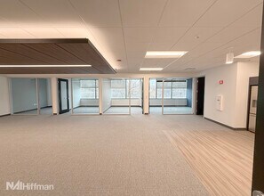 535 E Diehl Rd, Naperville, IL à louer Photo intérieure- Image 1 de 5