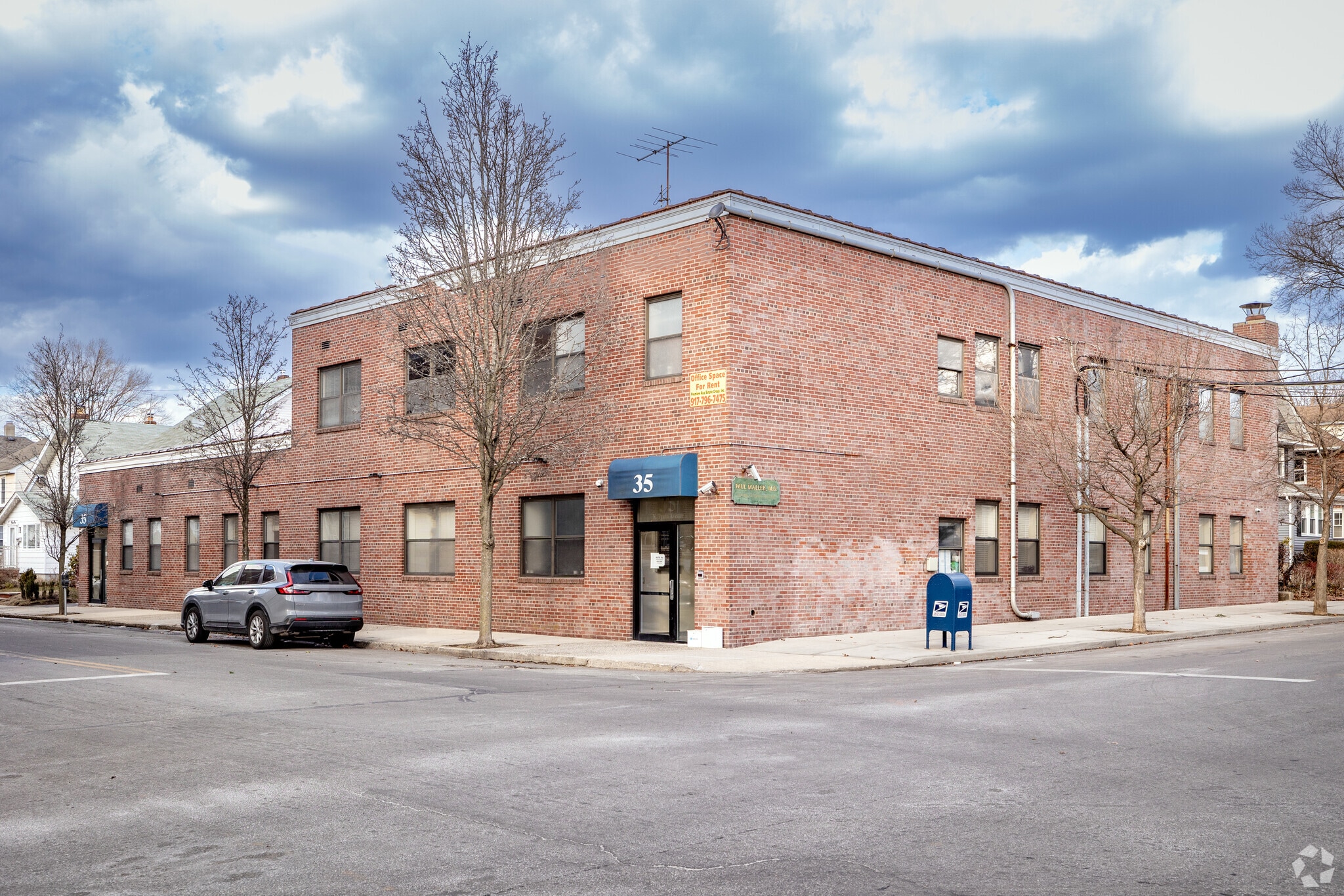 35 N Tyson Ave, Floral Park, NY for lease Primary Photo- Image 1 of 24