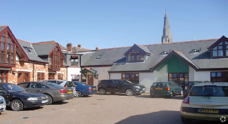 Quadrant Way, Weybridge à louer - Photo du bâtiment - Image 2 de 8