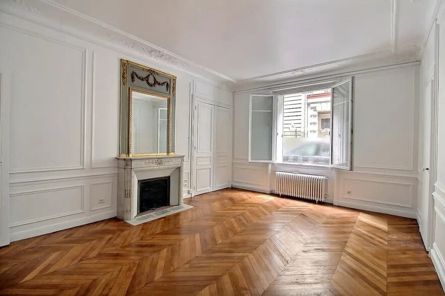 Office in Paris for lease - Interior Photo - Image 1 of 6