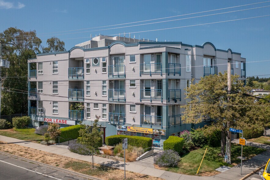 2310 Trent St, Victoria, BC à vendre - Photo du bâtiment - Image 1 de 1