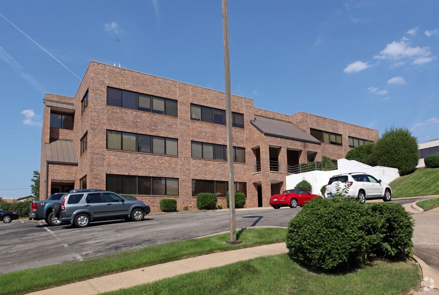 8 Shackleford Plz, Little Rock, AR for lease - Building Photo - Image 2 of 12