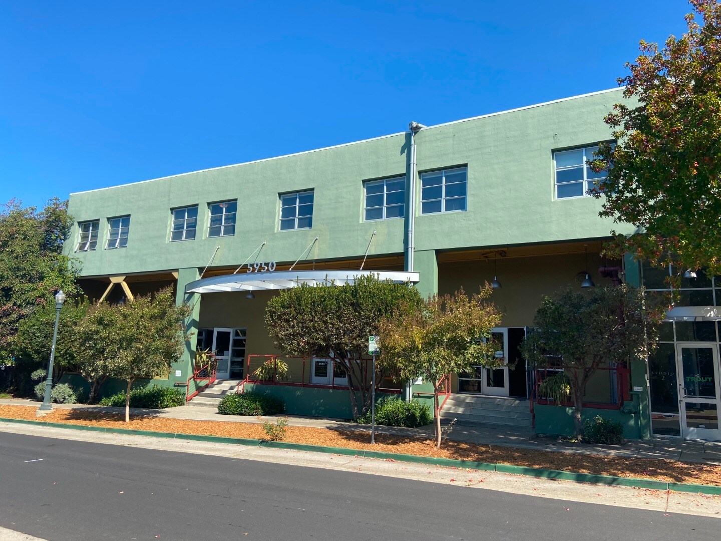 5950 Doyle St, Emeryville, CA à louer Photo principale- Image 1 de 2