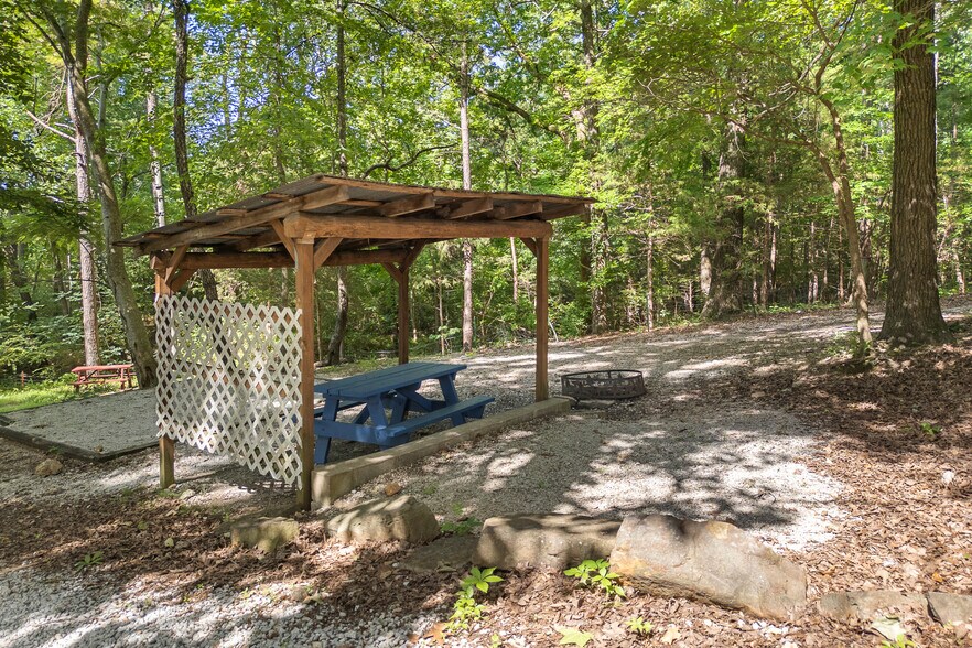 621 Court St, Jasper, AR à vendre - Photo principale - Image 1 de 61
