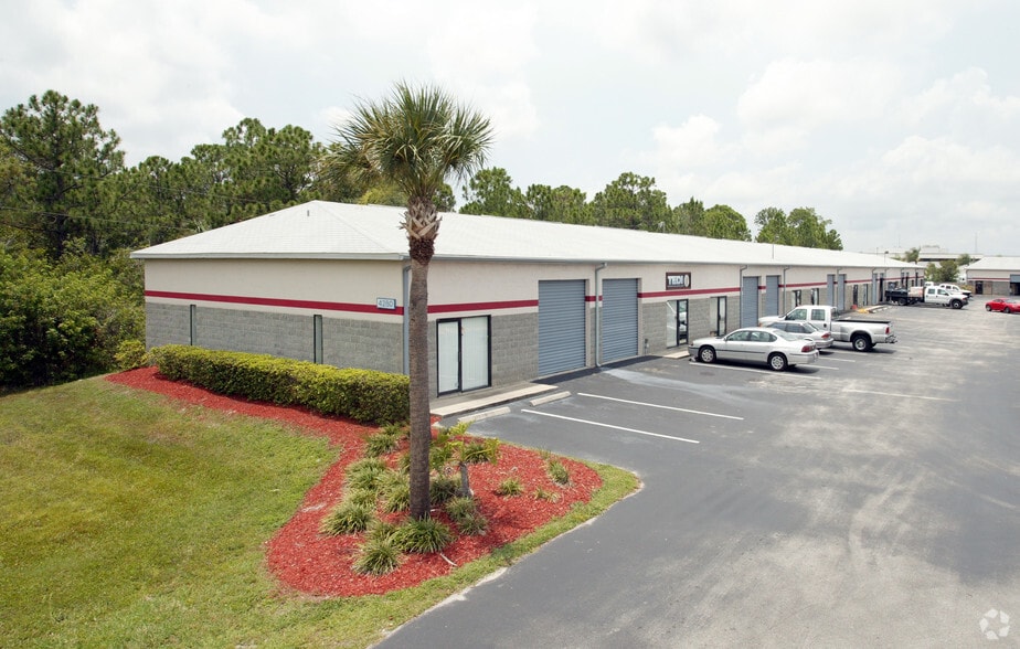 4280 Dow Rd, Melbourne, FL à louer - Photo du bâtiment - Image 1 de 2