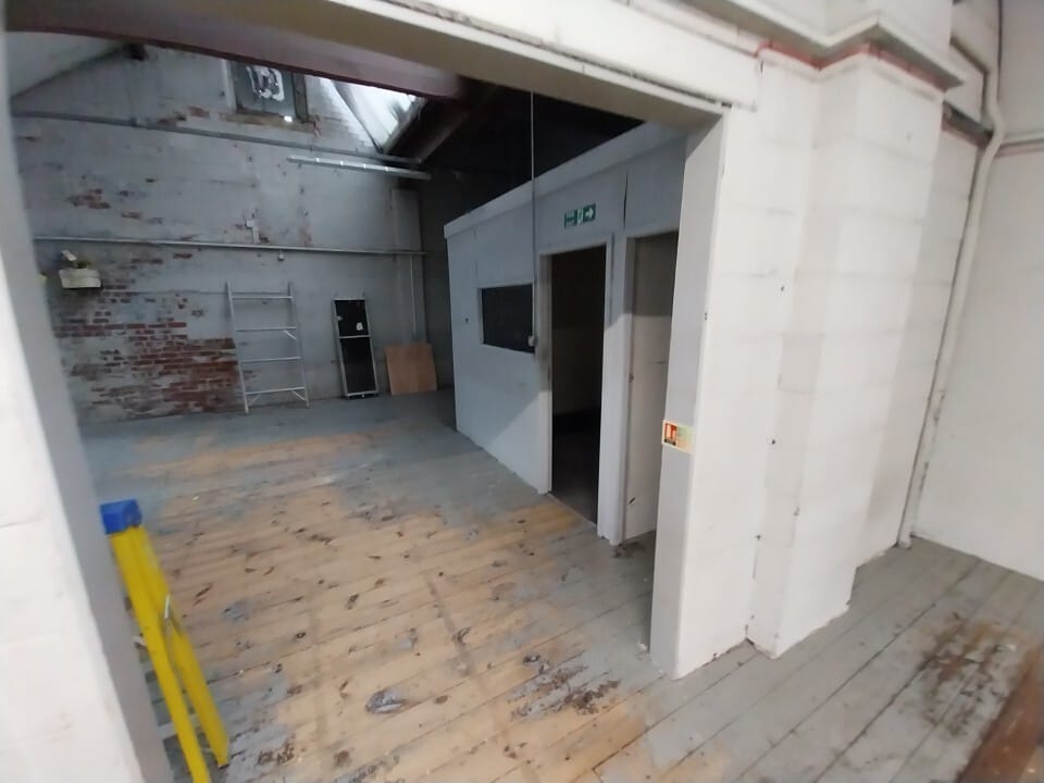 Wood St, Dewsbury for lease Interior Photo- Image 1 of 3