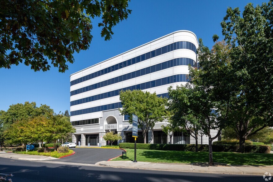 3000 Oak Rd, Walnut Creek, CA à louer - Photo du bâtiment - Image 1 de 7