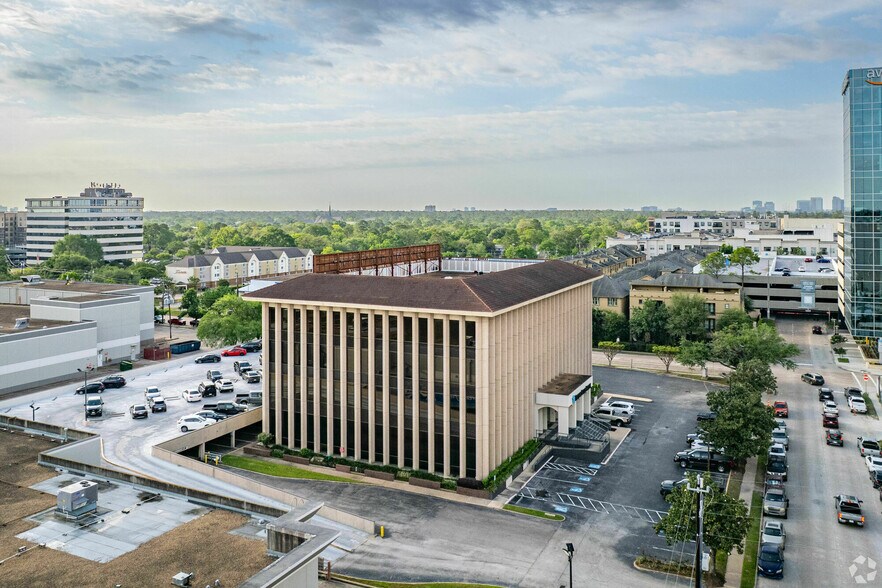 900 Town & Country Blvd, Houston, TX à louer - Photo du bâtiment - Image 3 de 6