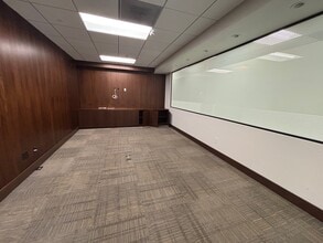 18801 Ventura Blvd, Tarzana, CA for lease Interior Photo- Image 2 of 5