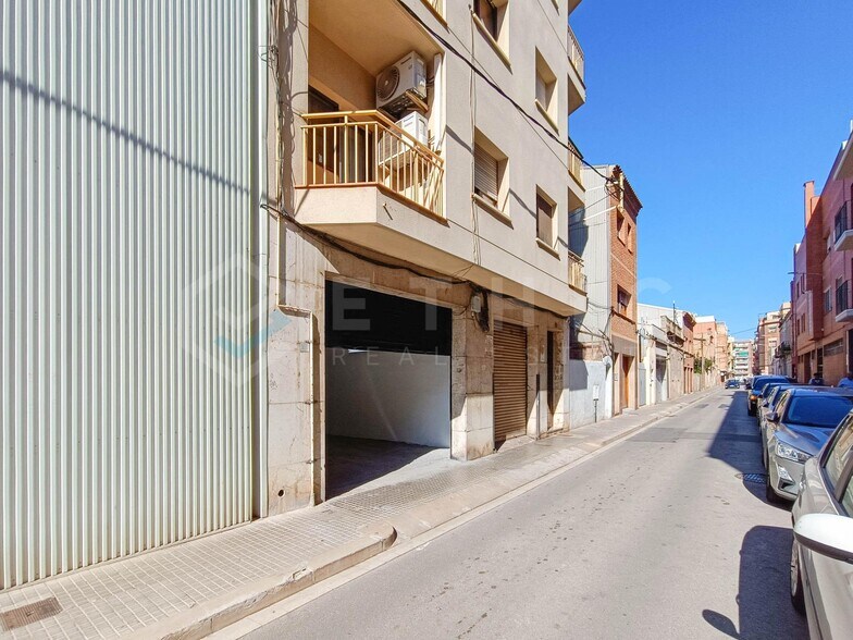 Immeuble residentiel dans El Prat de Llobregat, Barcelona à vendre - Photo du bâtiment - Image 2 de 4