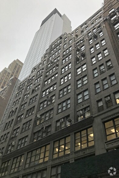 224 W 35th St, New York, NY à louer - Photo du bâtiment - Image 3 de 3