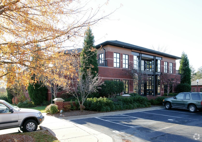 120 Club Oak Ct, Winston-Salem, NC for sale - Building Photo - Image 2 of 7